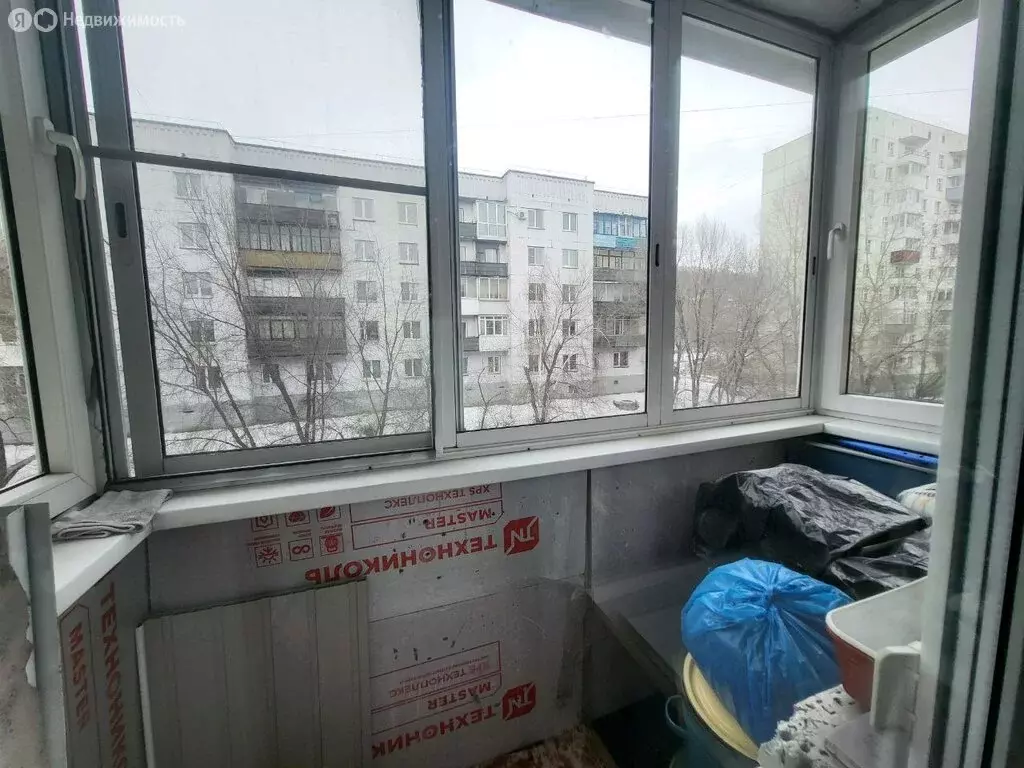 3-комнатная квартира: Новокузнецк, улица Екимова, 32 (61.8 м) - Фото 1