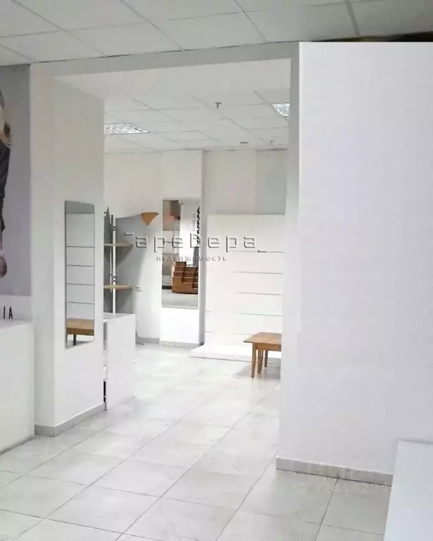 Помещение свободного назначения в Красноярский край, Красноярск просп. ... - Фото 2