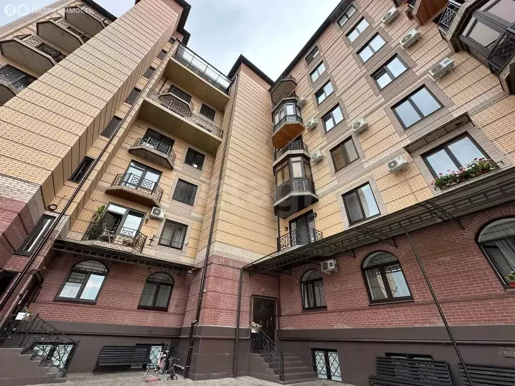 2-комнатная квартира: Владикавказ, улица Ахмада Кадырова, 7 (70 м) - Фото 0