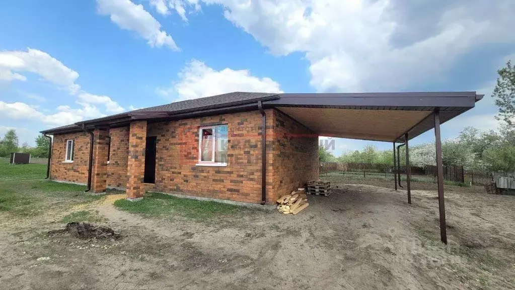 Дом в Белгородская область, Старооскольский городской округ, с. ... - Фото 1