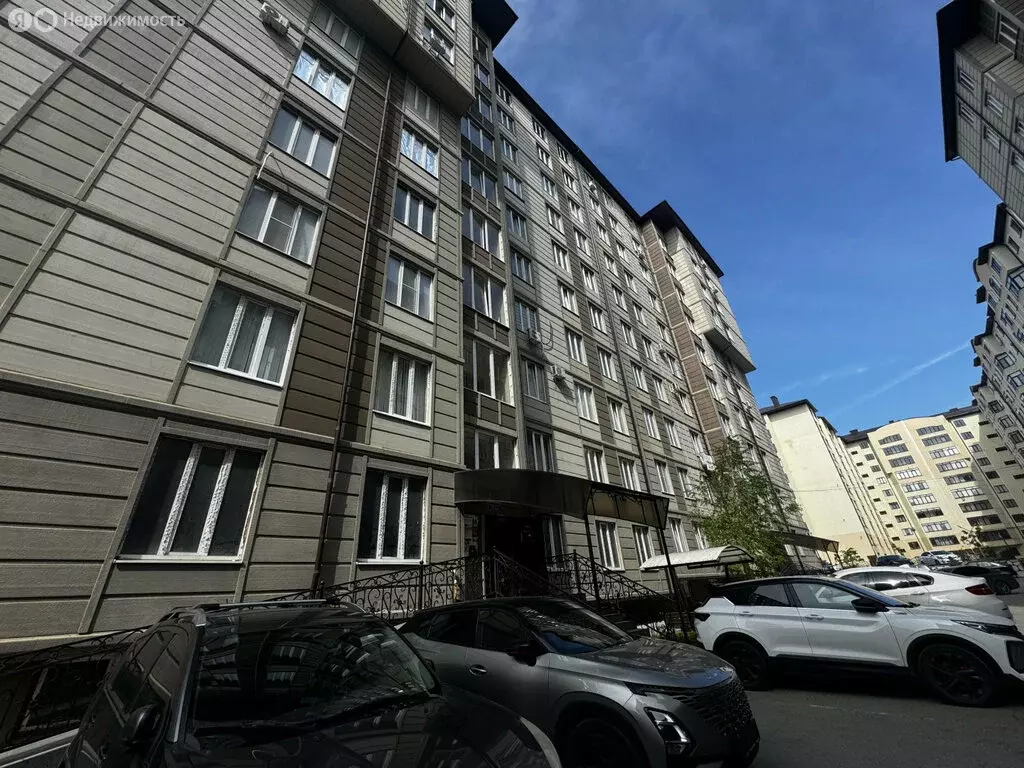 3-комнатная квартира: Нальчик, улица Шарданова, 46В (105 м) - Фото 1