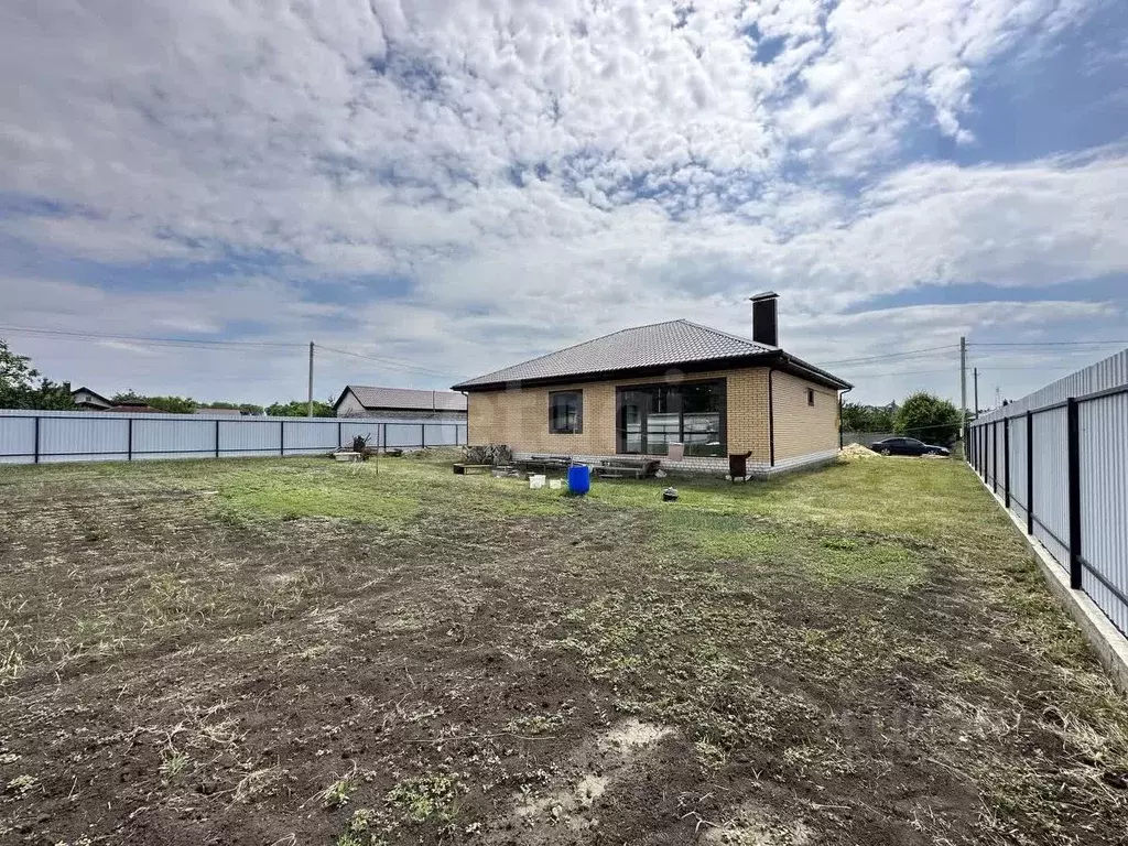 Дом в Воронежская область, Хохольский район, Петинское с/пос, пос. ... - Фото 1