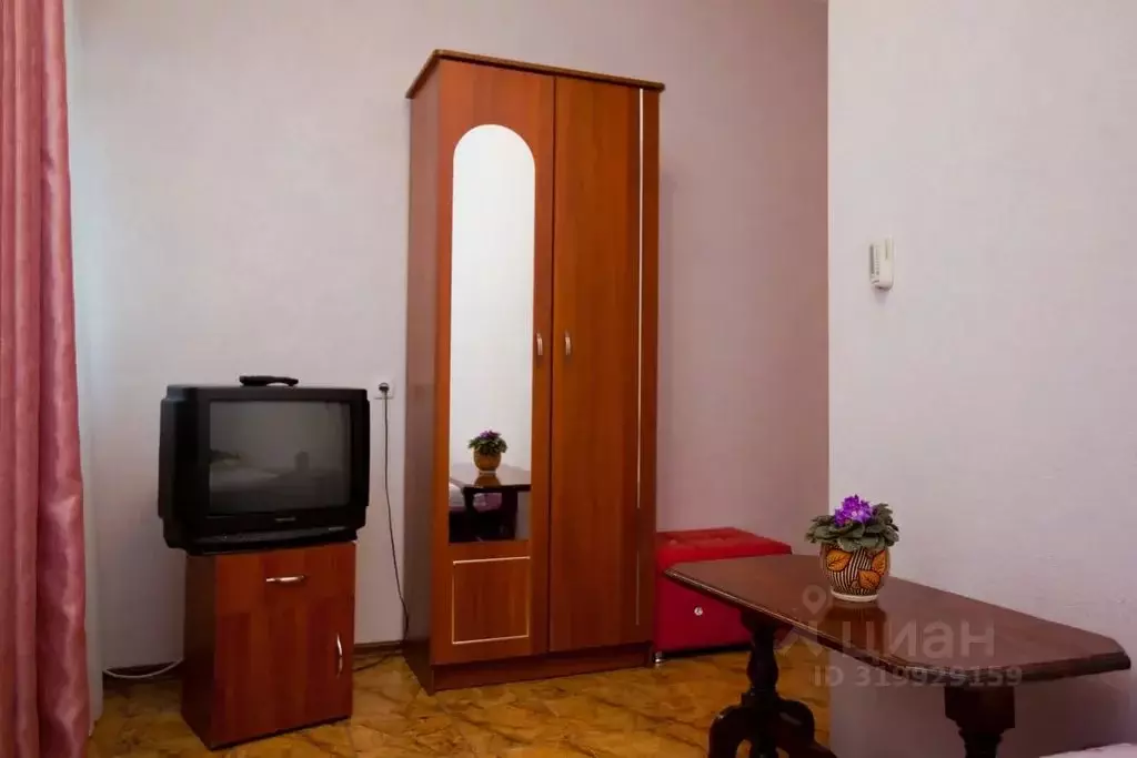 Комната Крым, Феодосия ул. Листовничей, 2 - Фото 2