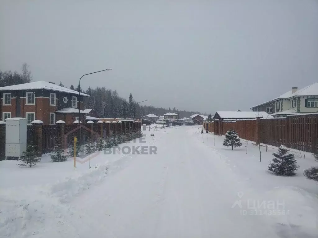 Участок в Московская область, Наро-Фоминский городской округ, д. ... - Фото 0