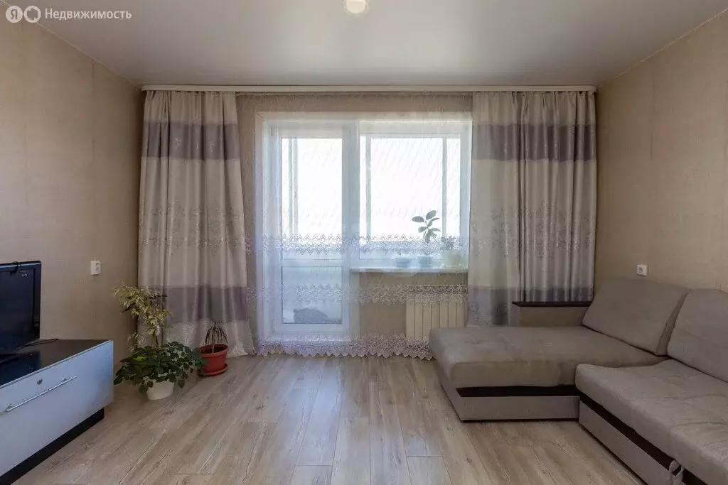 3-комнатная квартира: Красноярск, микрорайон Взлётка, улица Батурина, ... - Фото 2