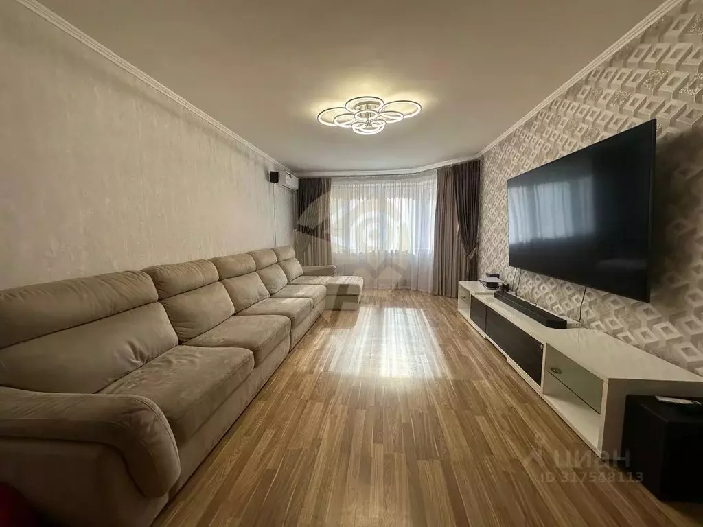 2-к кв. Белгородская область, Старый Оскол Степной мкр, 25 (80.1 м) - Фото 0