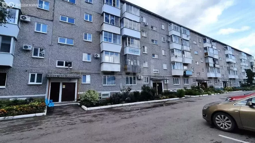 4-комнатная квартира: Ирбит, улица Свердлова, 8 (72.8 м) - Фото 0