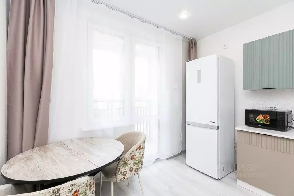 1-к кв. Тюменская область, Тюмень ул. Александра Звягина, 5 (35.0 м) - Фото 1