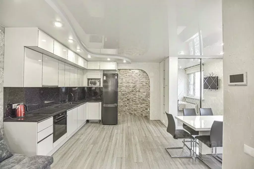 3-к кв. Сахалинская область, Южно-Сахалинск просп. Мира, 298 (69.0 м) - Фото 2