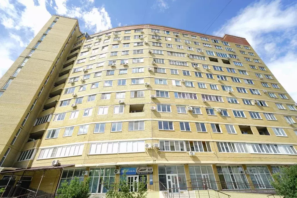 3-к кв. Омская область, Омск просп. Комарова, 22к1 (101.0 м) - Фото 1