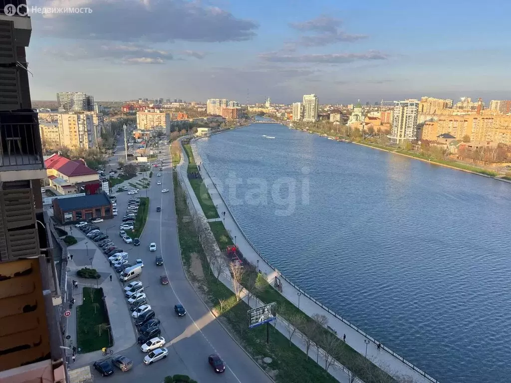 3-комнатная квартира: Астрахань, улица Набережная Приволжского Затона, ... - Фото 2