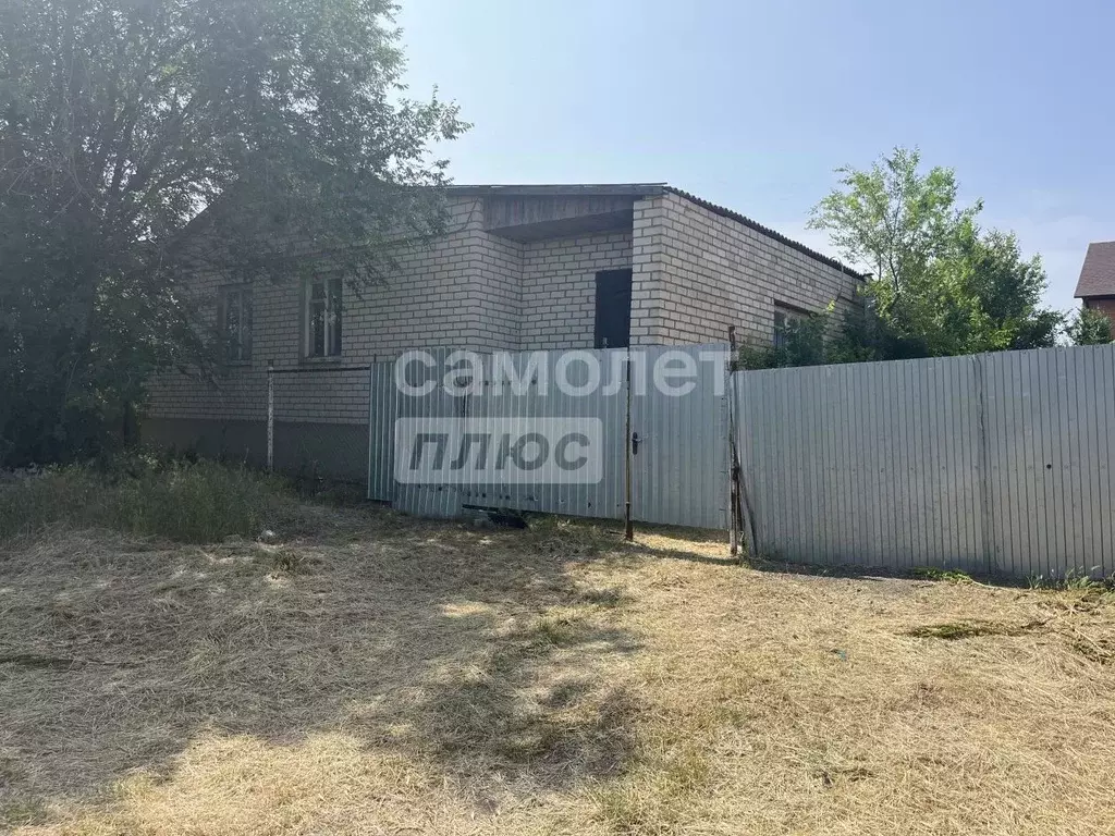 Дом в Калмыкия, Элиста ул. Скрипкина, 48 (150 м) - Фото 0