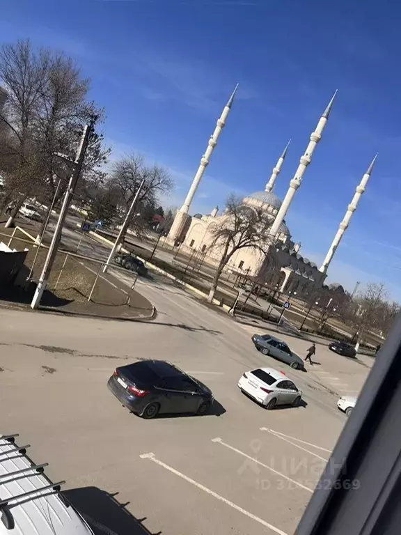 Помещение свободного назначения в Чеченская республика, Гудермес ул. ... - Фото 0