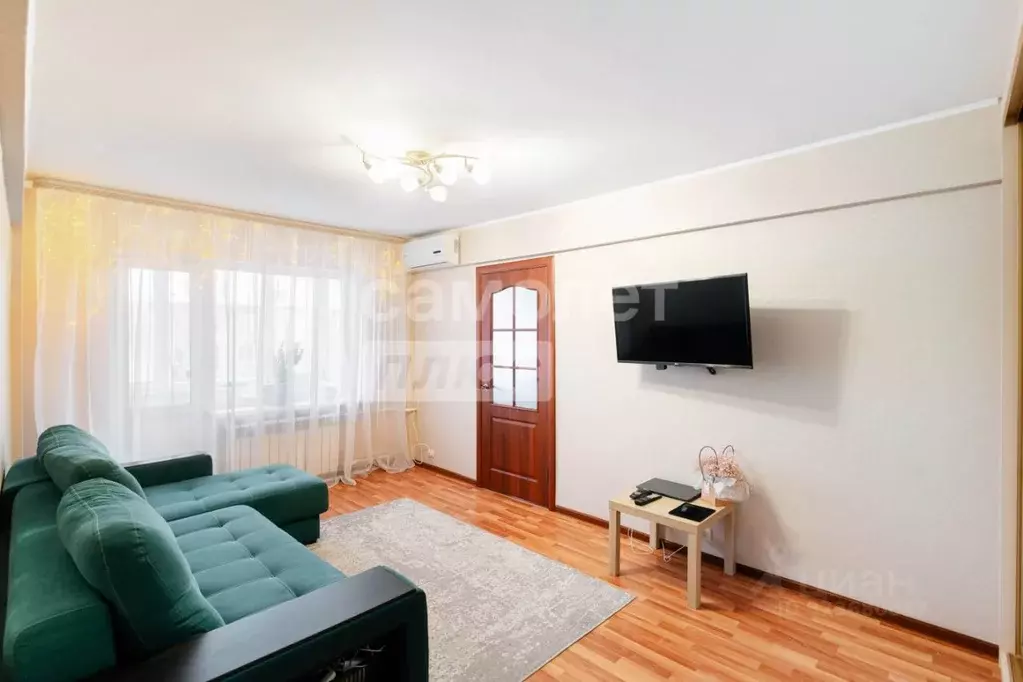 3-к кв. Омская область, Омск Городок Нефтяников мкр, ул. ... - Фото 2