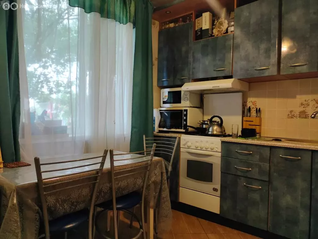 4-комнатная квартира: Глебовский, улица Микрорайон, 15 (59.2 м) - Фото 1