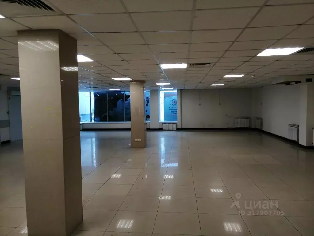 Торговая площадь в Свердловская область, Первоуральск ул. Трубников, ... - Фото 1