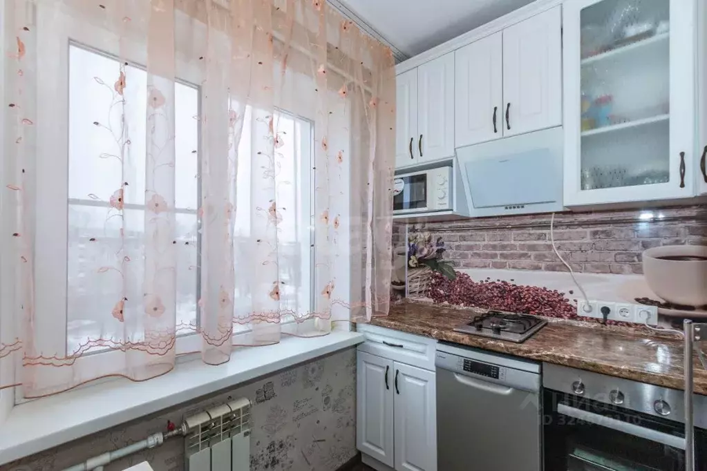 2-к кв. Омская область, Омск Заозерный мкр, ул. Бархатовой, 1 (44.5 м) - Фото 1