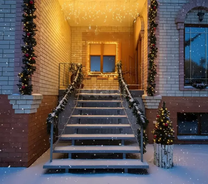 Дом в Саратовская область, Энгельс Пристанская ул., 218 (300 м) - Фото 1