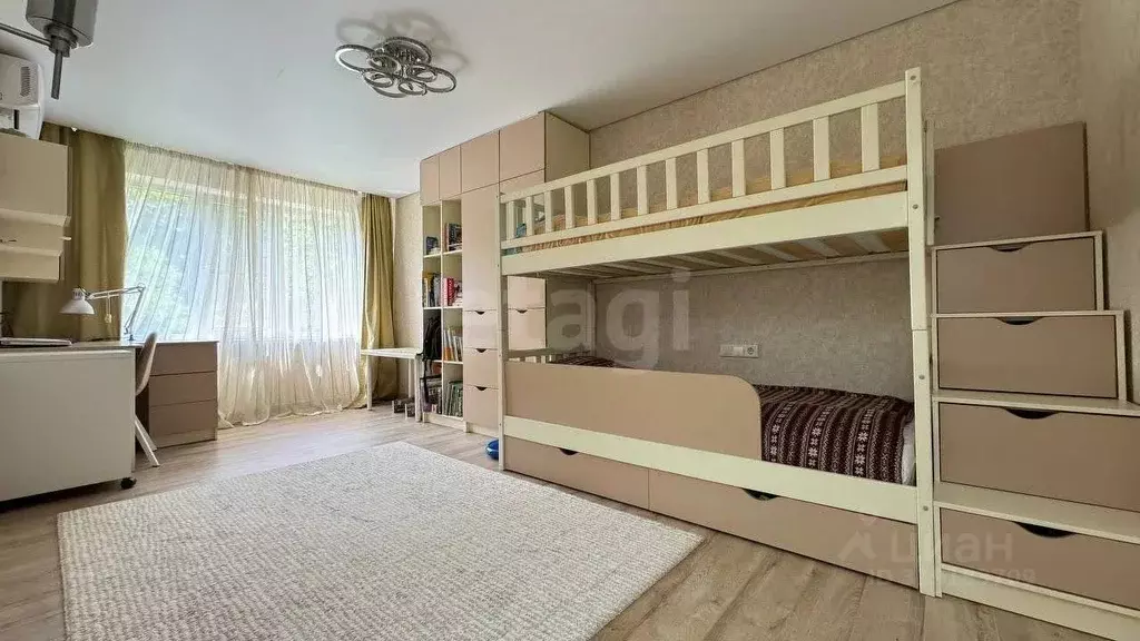 3-к кв. Адыгея, Майкоп ул. 12 Марта, 134К2 (69.9 м) - Фото 0