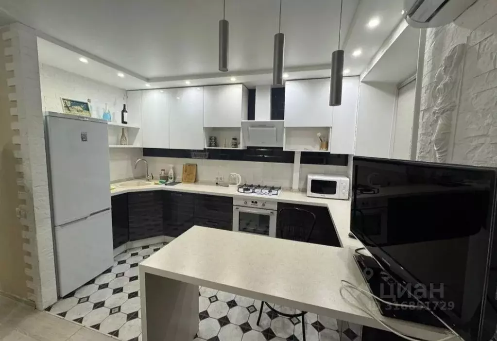 1-к кв. Саратовская область, Саратов ул. Имени И.В. Мичурина, 24/30 ... - Фото 0