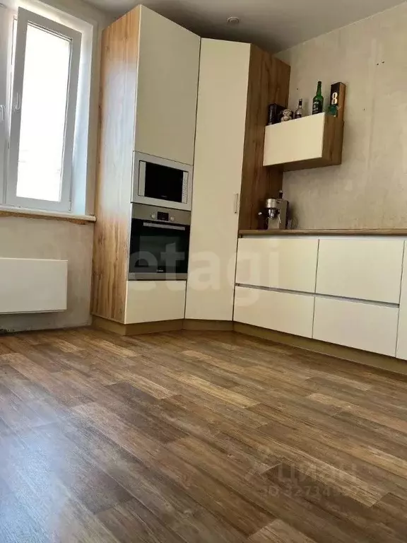 2-к кв. Тюменская область, Тюмень ул. 50 лет Октября, 75к1 (57.1 м) - Фото 0