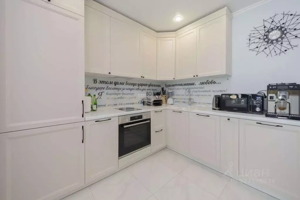 2-к кв. Тюменская область, Тюмень ул. Федюнинского, 56к2 (58.8 м) - Фото 1