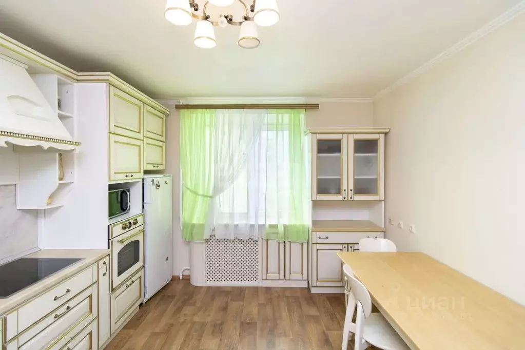 3-к кв. Тюменская область, Тюмень ул. 50 лет Октября, 30 (86.2 м) - Фото 1
