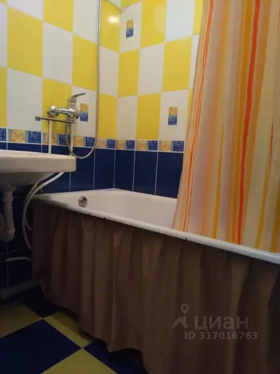 2-к кв. Волгоградская область, Волгоград ул. Рокоссовского, 44 (45.0 ... - Фото 0