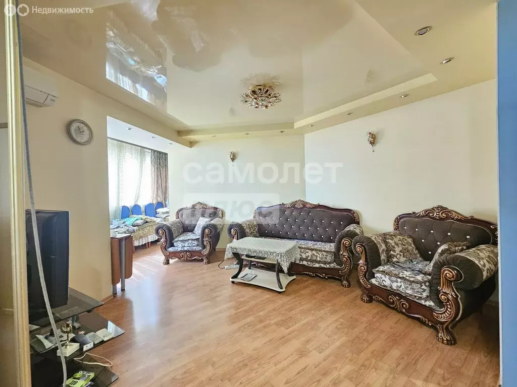 4-комнатная квартира: Волгоград, улица Кирова, 86А (72.6 м) - Фото 0