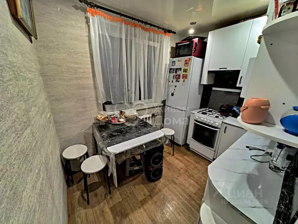 1-к кв. Волгоградская область, Волжский ул. Энгельса, 33 (29.5 м) - Фото 1