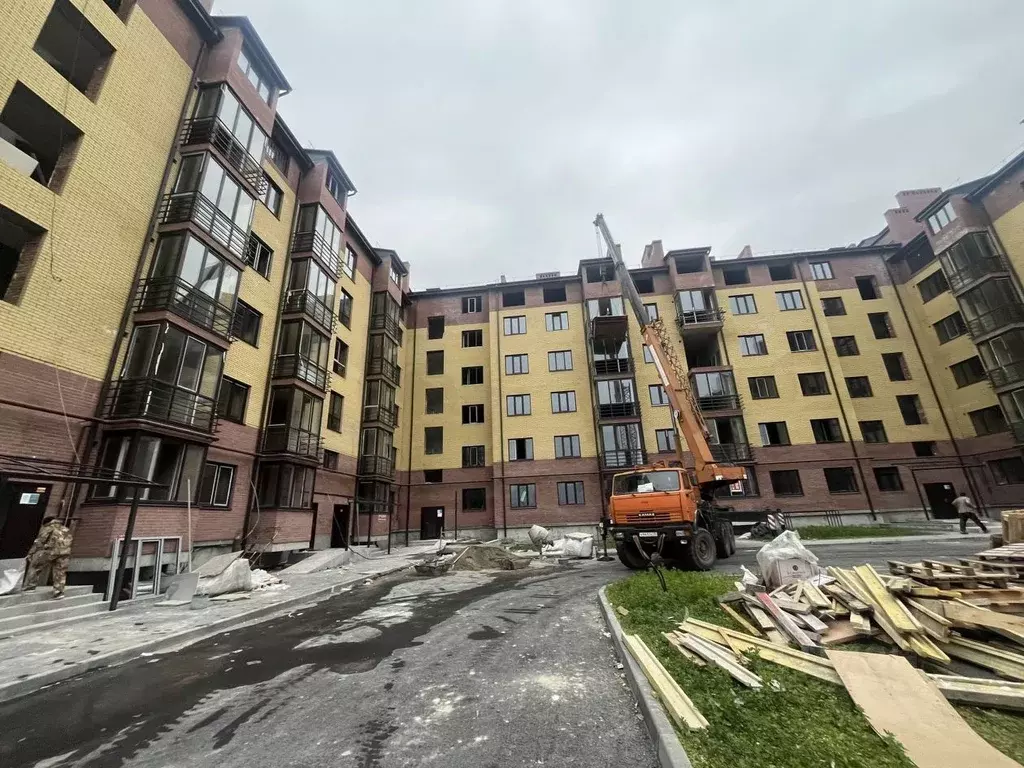 3-к кв. Северная Осетия, Владикавказ ул. Билара Кабалоева, 20А (82.0 ... - Фото 1