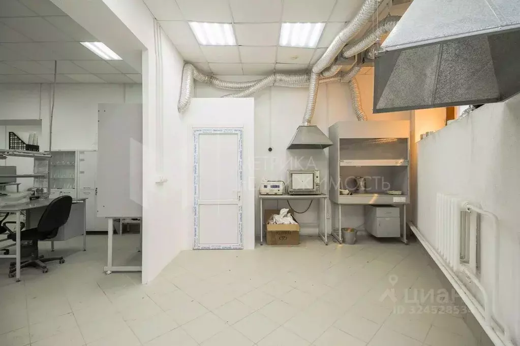 Помещение свободного назначения в Тюменская область, Тюмень ул. Клары ... - Фото 1