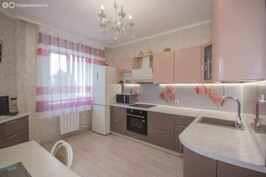 3-комнатная квартира: Екатеринбург, улица Юлиуса Фучика, 9 (97.1 м) - Фото 0