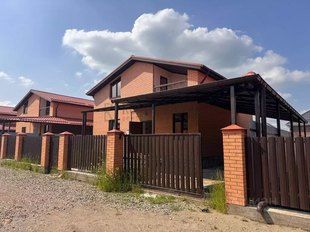 Дом в Краснодарский край, Краснодар ул. Имени В.М. Комарова (155 м) - Фото 0