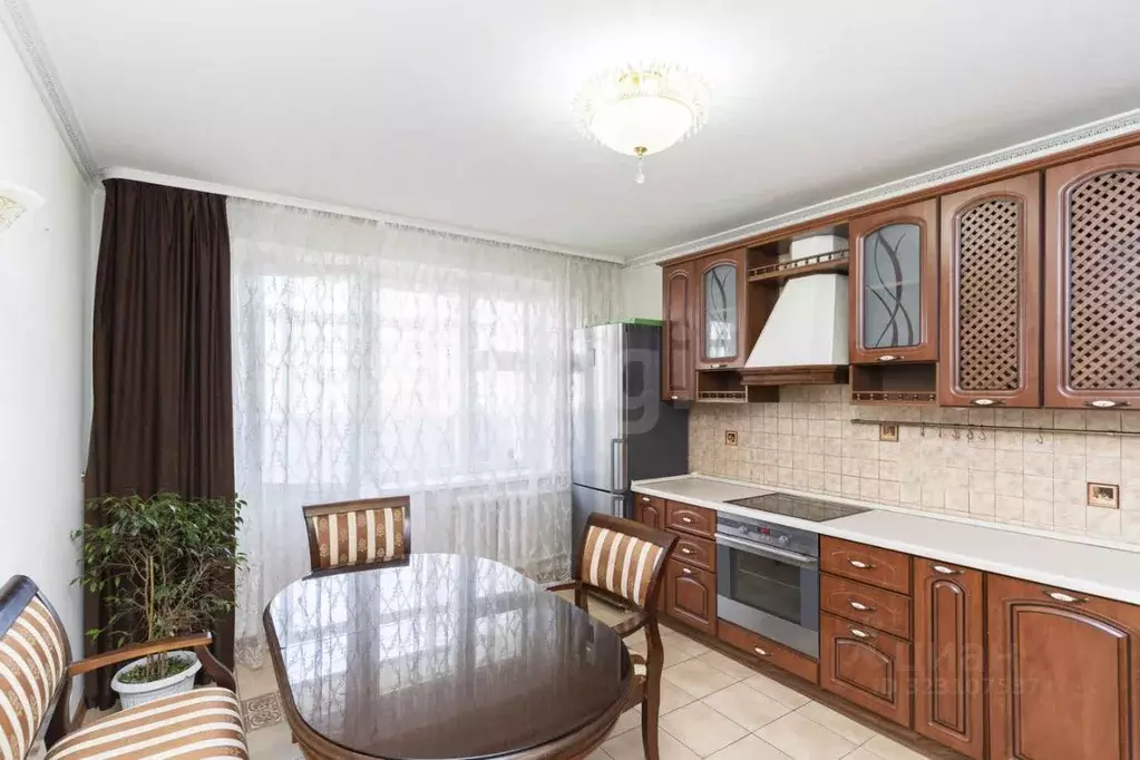 3-к кв. Тюменская область, Тюмень ул. Николая Семенова, 33 (90.0 м) - Фото 0