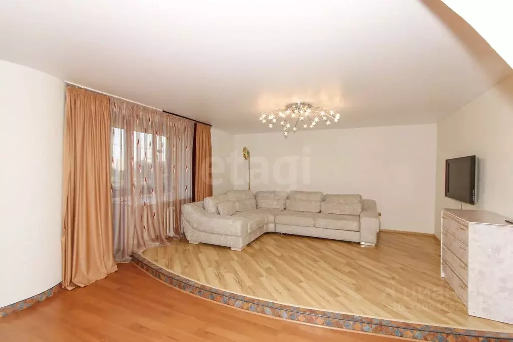 2-к кв. Тюменская область, Тюмень Уральская ул., 53к3 (98.0 м) - Фото 0