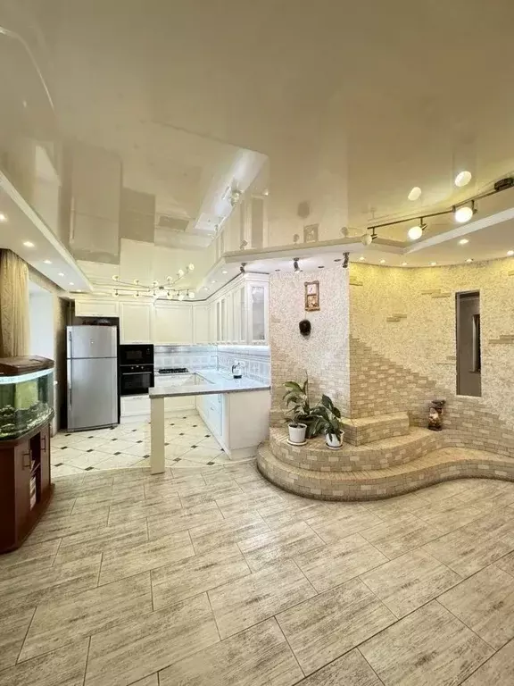 3-к кв. Саратовская область, Саратов Лунная ул., 41А (117.0 м) - Фото 0