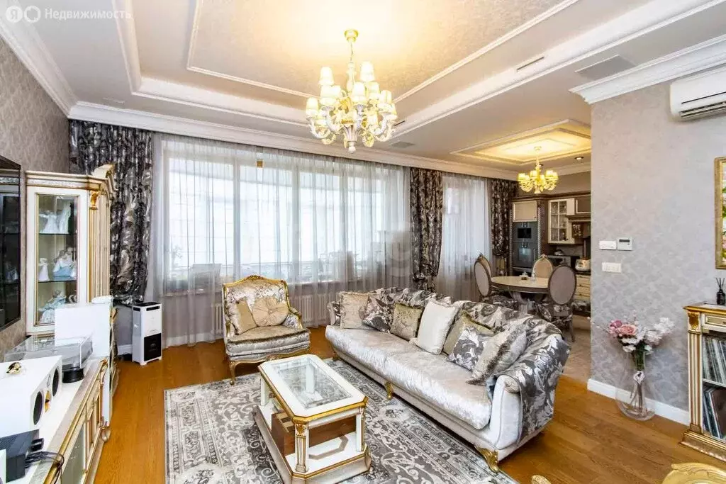 4-комнатная квартира: Тюмень, улица Кирова, 35 (200.7 м) - Фото 0