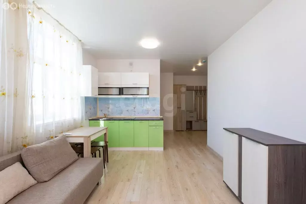 Квартира-студия: Тюмень, улица Тимофея Чаркова, 87 (36.6 м) - Фото 2