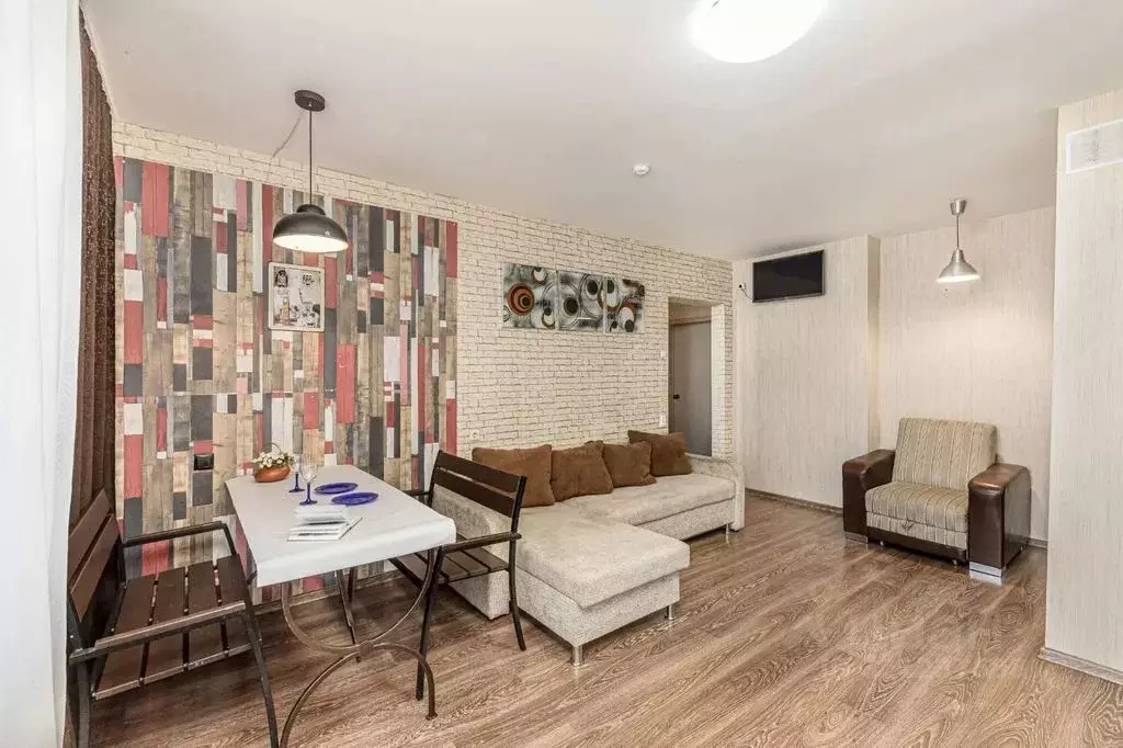 3-к кв. Челябинская область, Челябинск ул. Братьев Кашириных, 115 ... - Фото 1