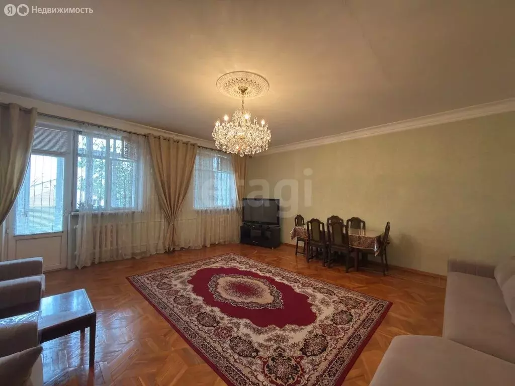 3-комнатная квартира: Махачкала, улица Гагарина, 118В (103 м) - Фото 1