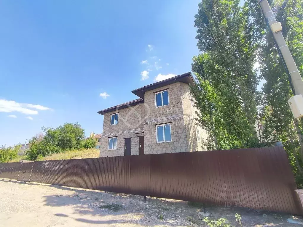 Дом в Волгоградская область, Волгоград ул. Колесникова (352 м) - Фото 0