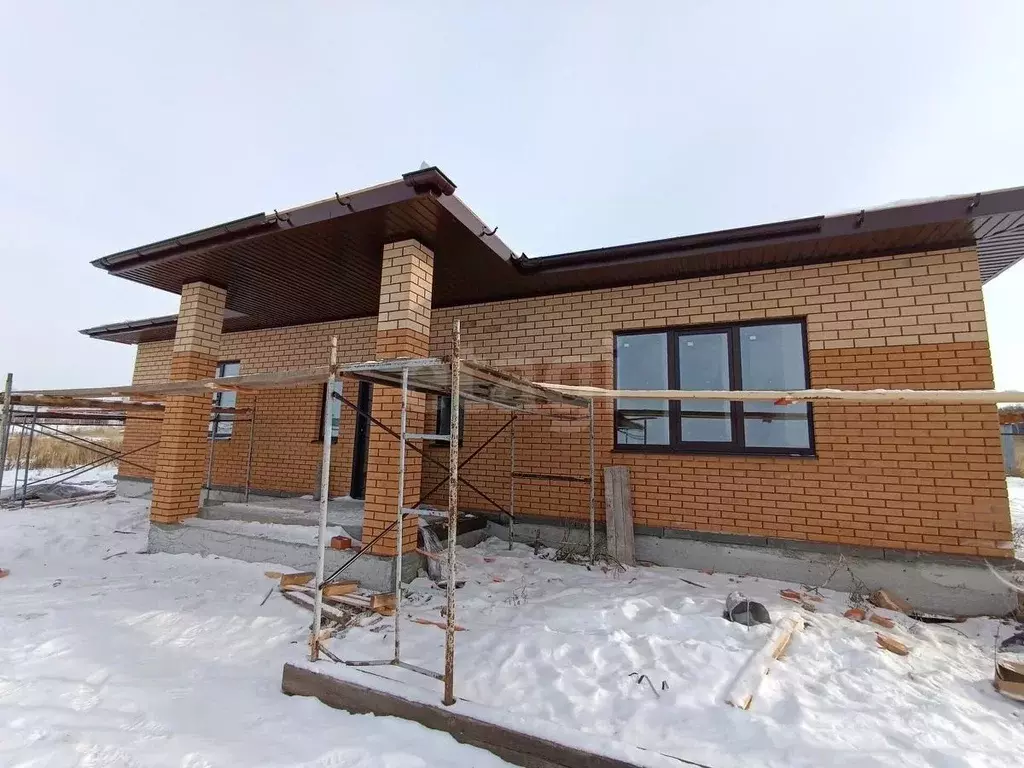 Дом в Курская область, Курский район, Полянский сельсовет, с. ... - Фото 1