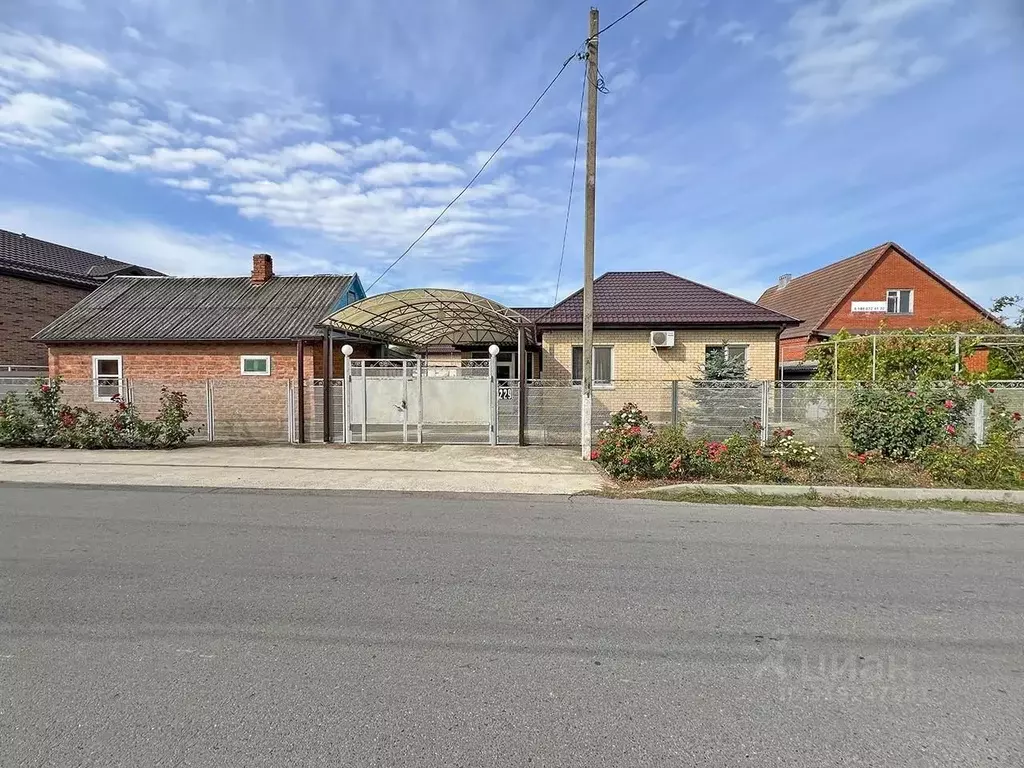 Дом в Краснодарский край, Славянск-на-Кубани Рыночная ул., 229 (100 м) - Фото 1