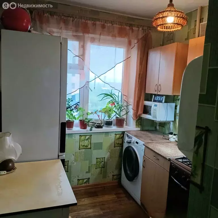 3-комнатная квартира: Пермь, Красновишерская улица, 44 (61.9 м) - Фото 0