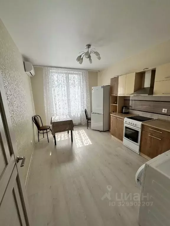 1-к кв. Тюменская область, Тюмень ул. Фармана Салманова, 14 (42.0 м) - Фото 1