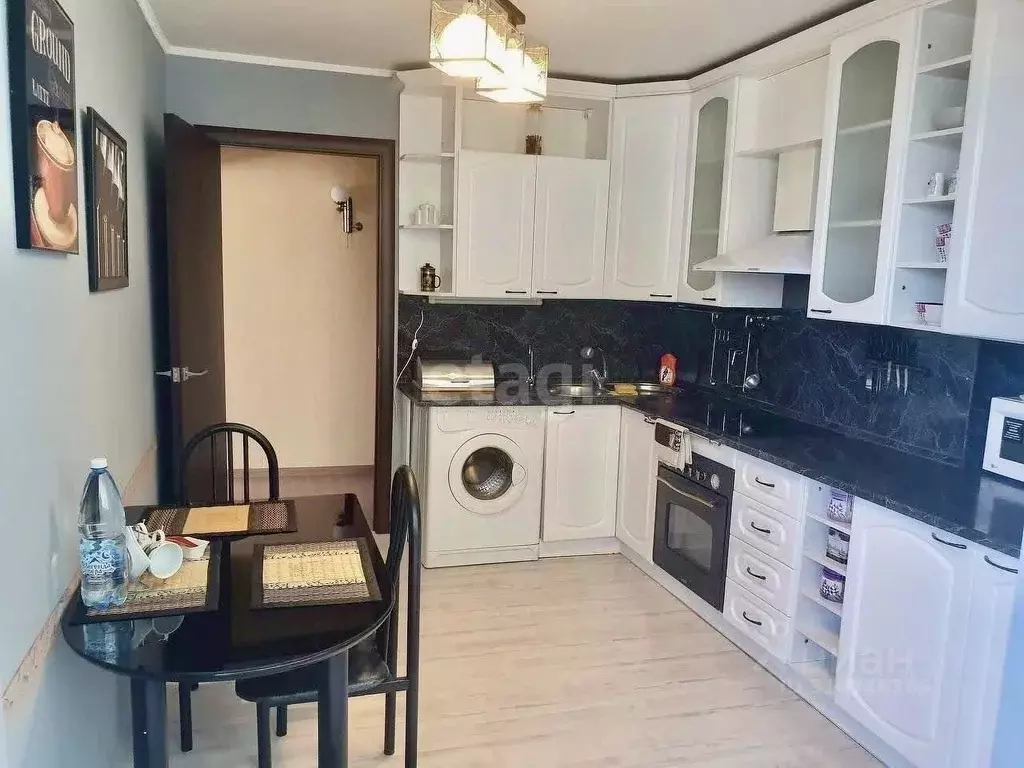 3-к кв. Белгородская область, Белгород ул. Губкина, 18в (85.5 м) - Фото 0
