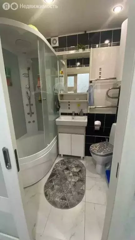 2-комнатная квартира: Тобольск, 8-й микрорайон, 28 (44 м) - Фото 0