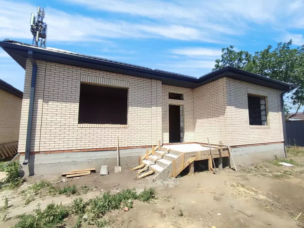 Дом в Ростовская область, Батайск Ставропольская ул. (130 м) - Фото 1