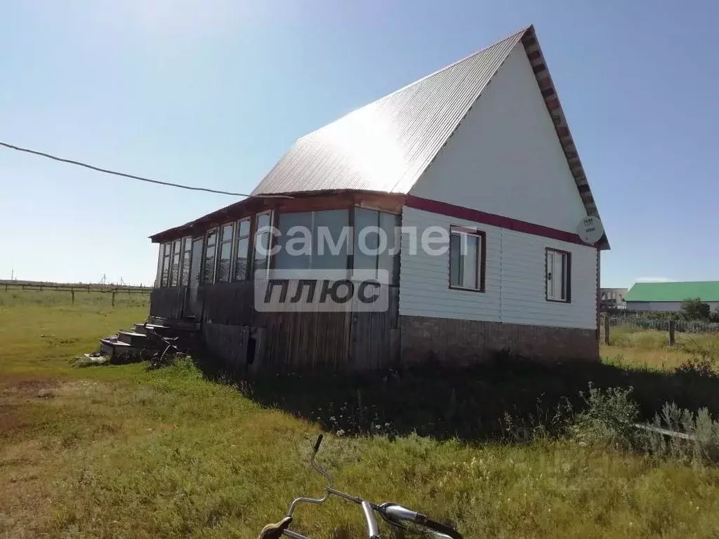 Дом в Башкортостан, Куюргазинский район, Илькинеевский сельсовет, д. ... - Фото 1